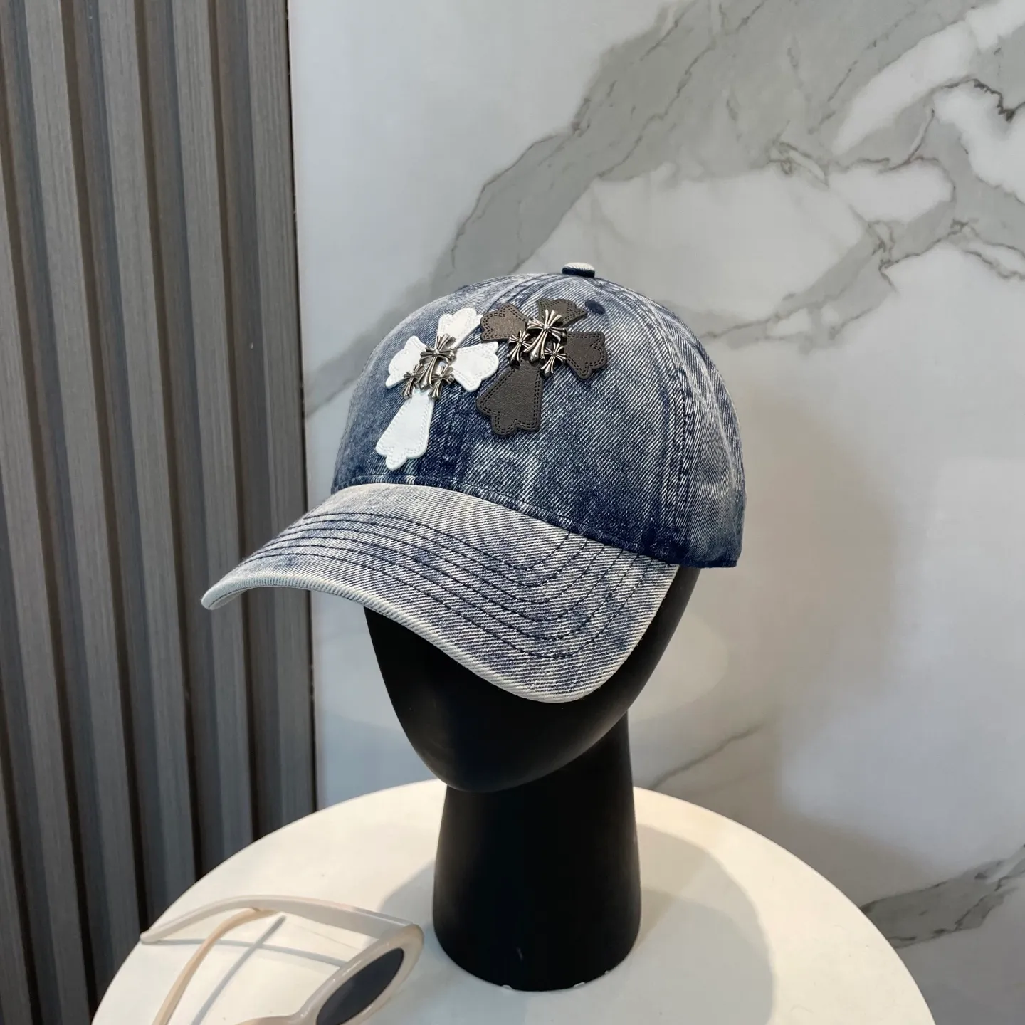 P76 Crow Heart 🆕🆕25 new baseball cap, stylish and classic cross logo, casual with a cool feeling, unisex style, same style for men and women! Very easy to match! Head circumference: 56-58cm is available
